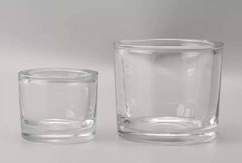 Hur kan ljusstakar av glas förvandla atmosfär och tillföra värde till moderna livsrum?