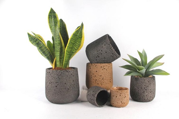 BYF Arts & Crafts Hur kombinerar den lerhantverk med modern design för att skapa sina nya klassiska planteringskrukor i stengods?
