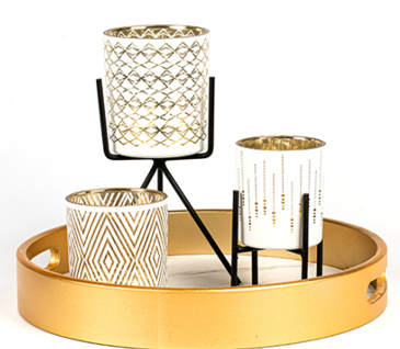 BYF Craft Luxury Mönster Ljusstake av glas: Omforma hemritualer med gyllene ljus och skugga