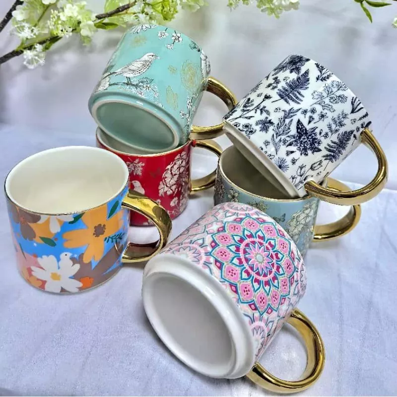 Keramisk mugg med galvaniserat guldhandtag Keramisk mugg med galvaniserat guldhandtag