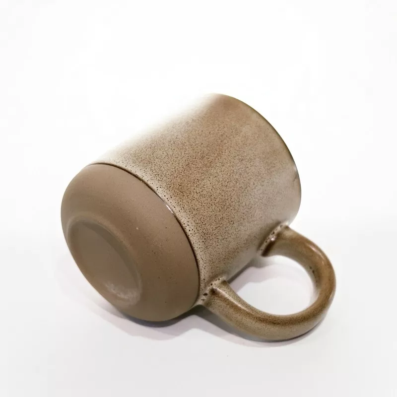 Enkel modern keramisk resemugg