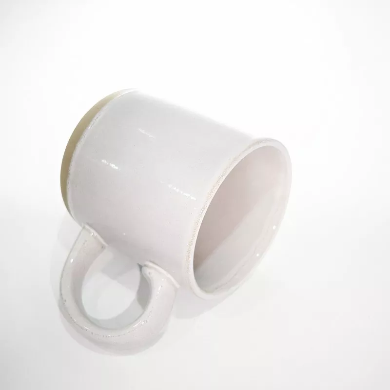 Enkel modern keramisk resevit mugg