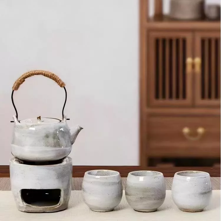 Traditionell tekoppset med tekanna
